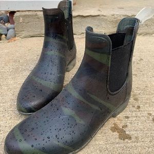 Jcrew Camo Chelsea Boots!